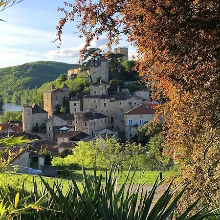 Dom wakacyjny Des Chateaux Entre Les Feuilles - Parc Vue Village Puy-lʼÉvêque