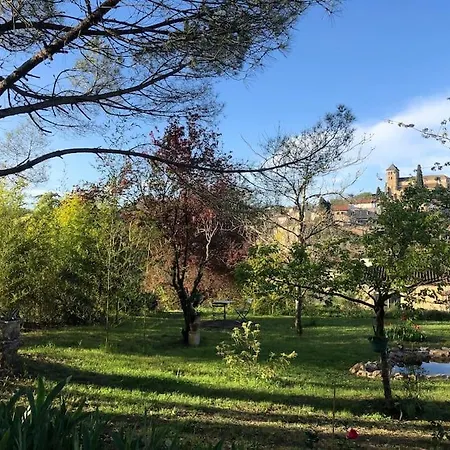 Des Chateaux Entre Les Feuilles - Parc Vue Village * Puy-lʼÉvêque