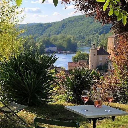 Des Chateaux Entre Les Feuilles - Parc Vue Village Puy-lʼÉvêque